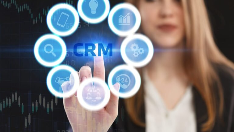 چگونه CRM کارایی تیم فروش شما را چندین برابر می‌کند؟